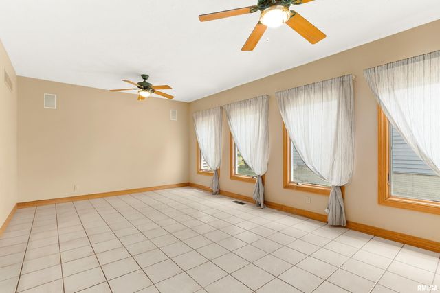 2035 EL CAMINO Drive, Pekin, IL 61554