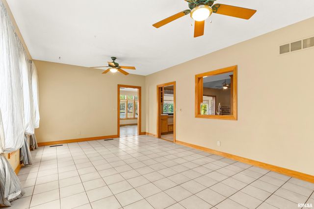 2035 EL CAMINO Drive, Pekin, IL 61554