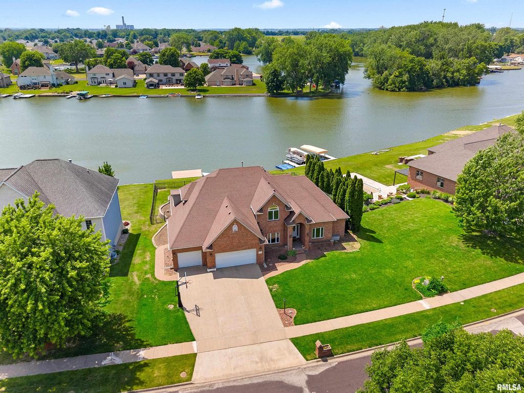 2035 EL CAMINO Drive, Pekin, IL 61554