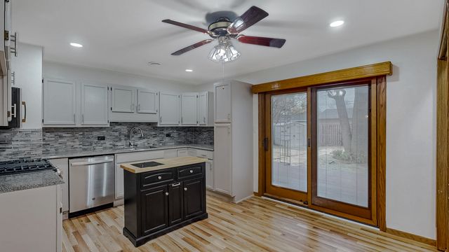 331 Fairfax Avenue, Romeoville, IL 60446