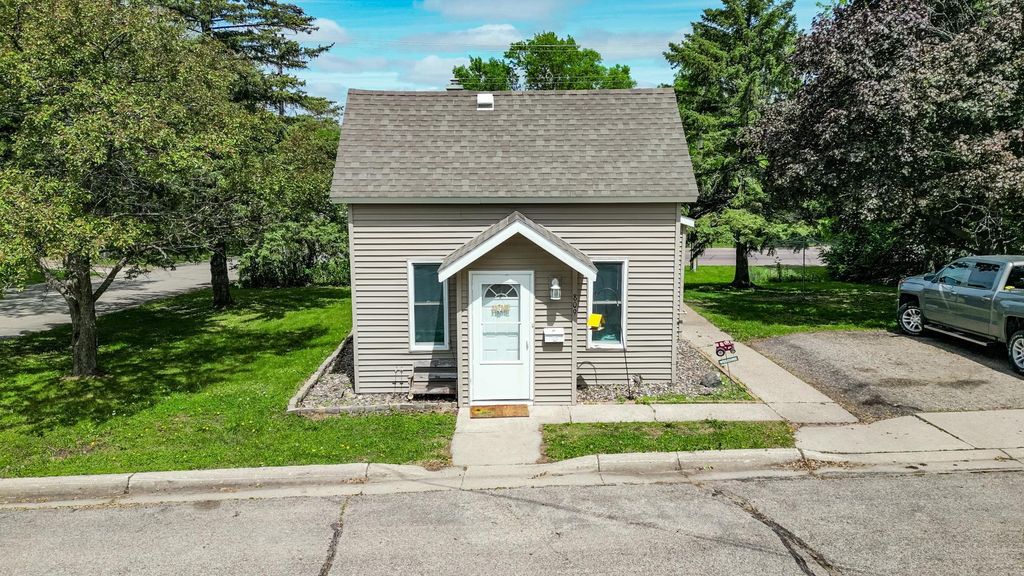 809 Riverside Court, Fergus Falls, MN 56537