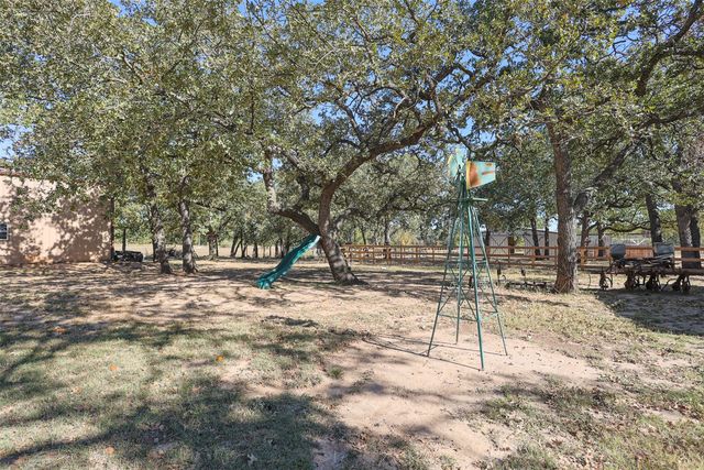 111 Deerfield Road, Paradise, TX 76073