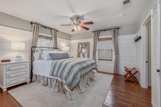 1506 E Washington Ave, Navasota, TX 77868