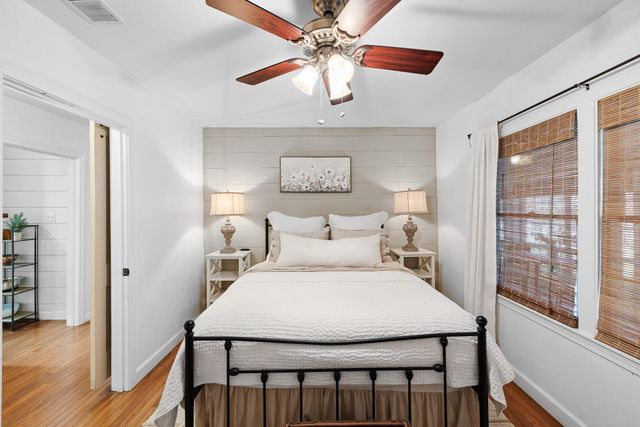 1506 E Washington Ave, Navasota, TX 77868