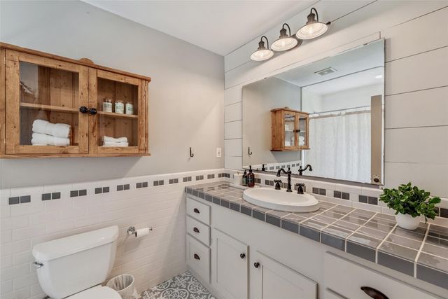 1506 E Washington Ave, Navasota, TX 77868