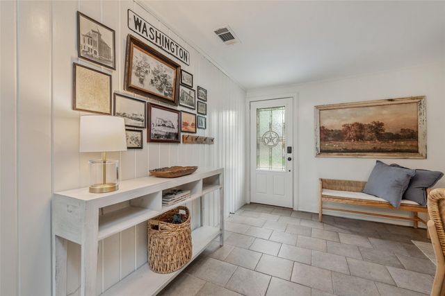 1506 E Washington Ave, Navasota, TX 77868