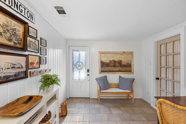 1506 E Washington Ave, Navasota, TX 77868