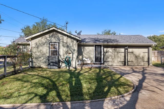 1506 E Washington Ave, Navasota, TX 77868
