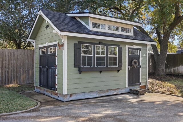 1506 E Washington Ave, Navasota, TX 77868