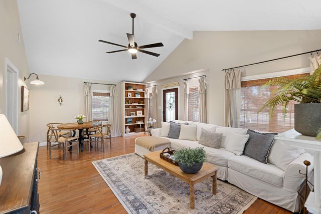 1506 E Washington Ave, Navasota, TX 77868