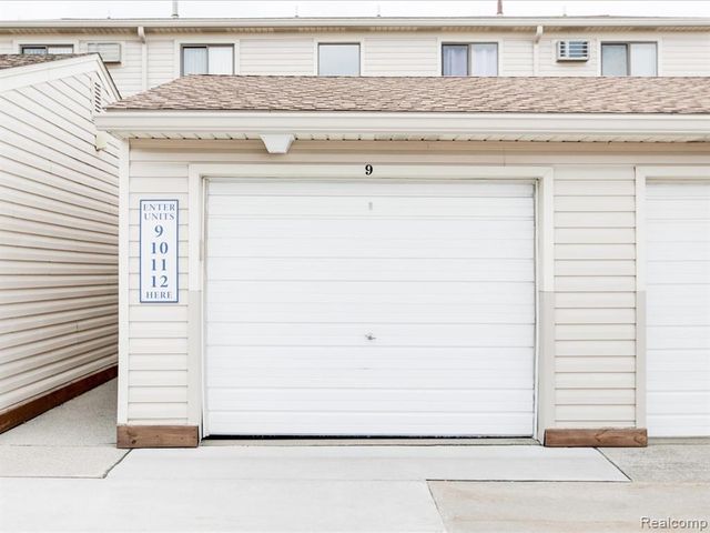 1700 River Road 9, Marysville, MI 48040