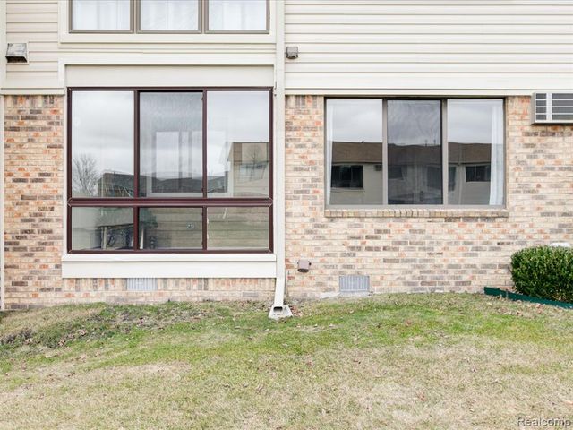 1700 River Road 9, Marysville, MI 48040