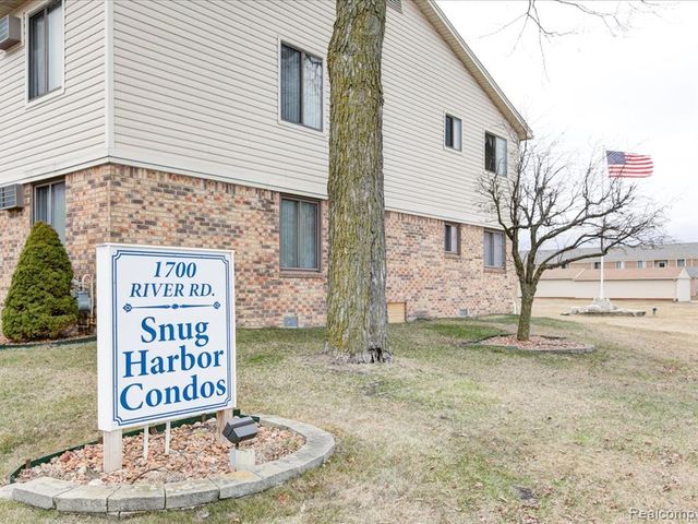 1700 River Road 9, Marysville, MI 48040