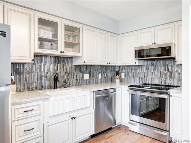 1700 River Road 9, Marysville, MI 48040