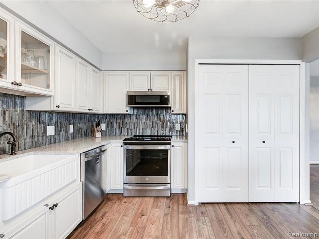 1700 River Road 9, Marysville, MI 48040