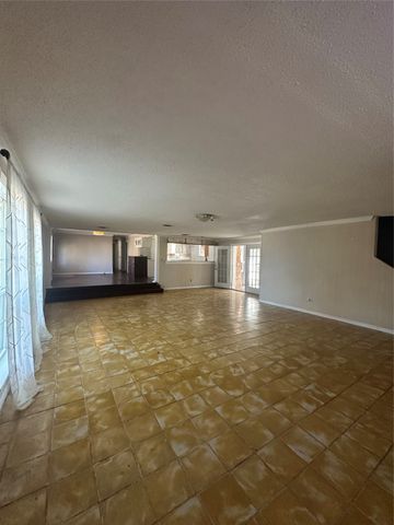 807 N Houston Street, Royse City, TX 75189