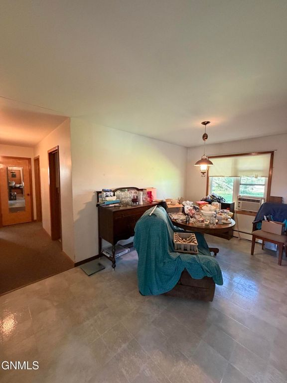 207 3rd Avenue SE, Crosby, ND 58730 photo 3