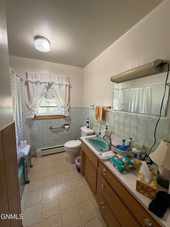 207 3rd Avenue SE, Crosby, ND 58730 photo 4