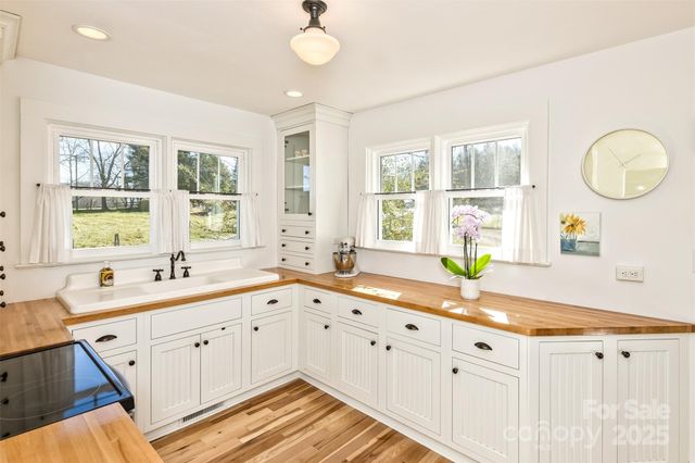 522 Calvert Road, Brevard, NC 28712