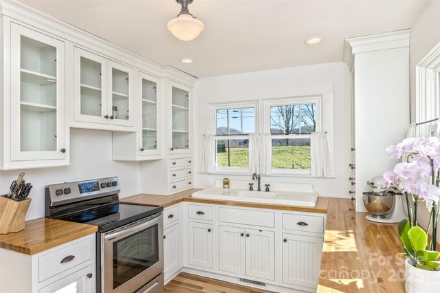 522 Calvert Road, Brevard, NC 28712