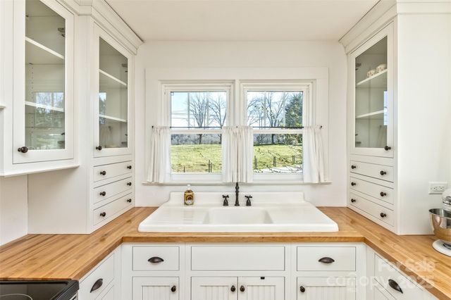 522 Calvert Road, Brevard, NC 28712