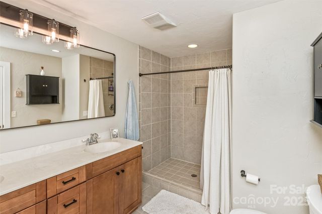 522 Calvert Road, Brevard, NC 28712