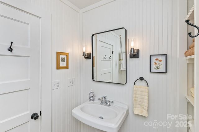 522 Calvert Road, Brevard, NC 28712