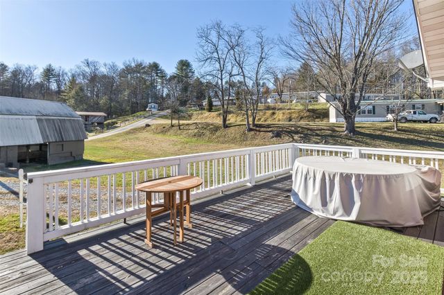 522 Calvert Road, Brevard, NC 28712