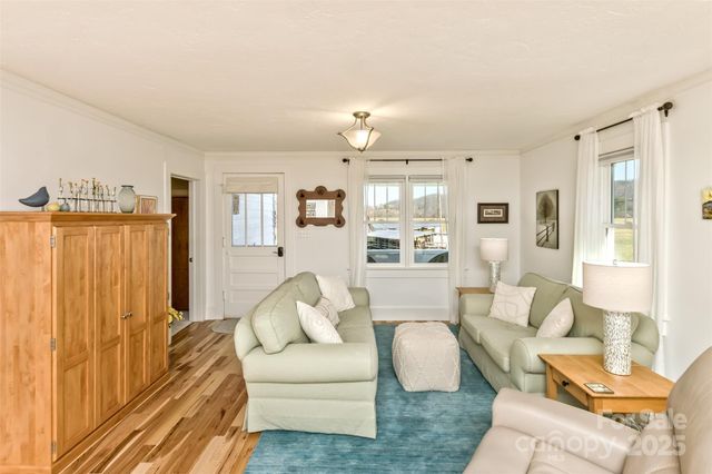 522 Calvert Road, Brevard, NC 28712