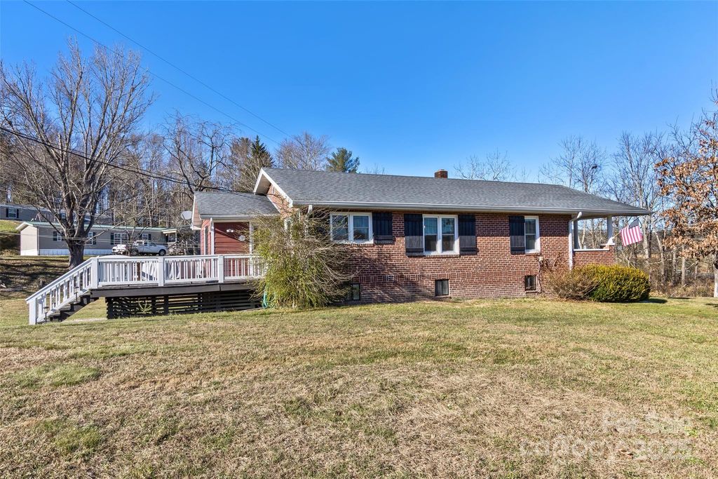 522 Calvert Road, Brevard, NC 28712