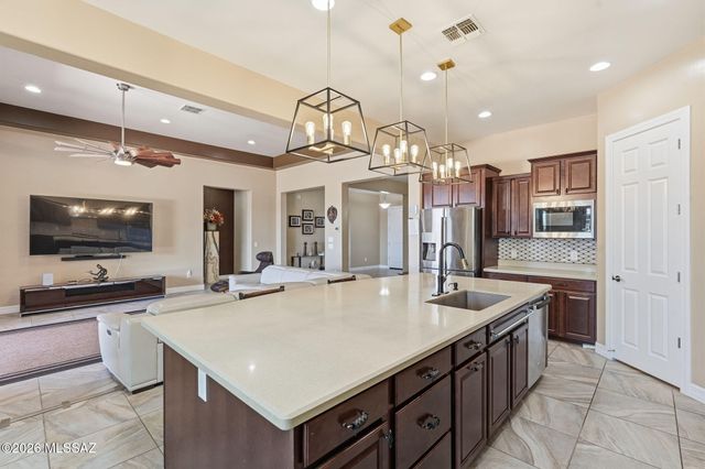 935 W Zebra Tail Court, Tucson, AZ 85755