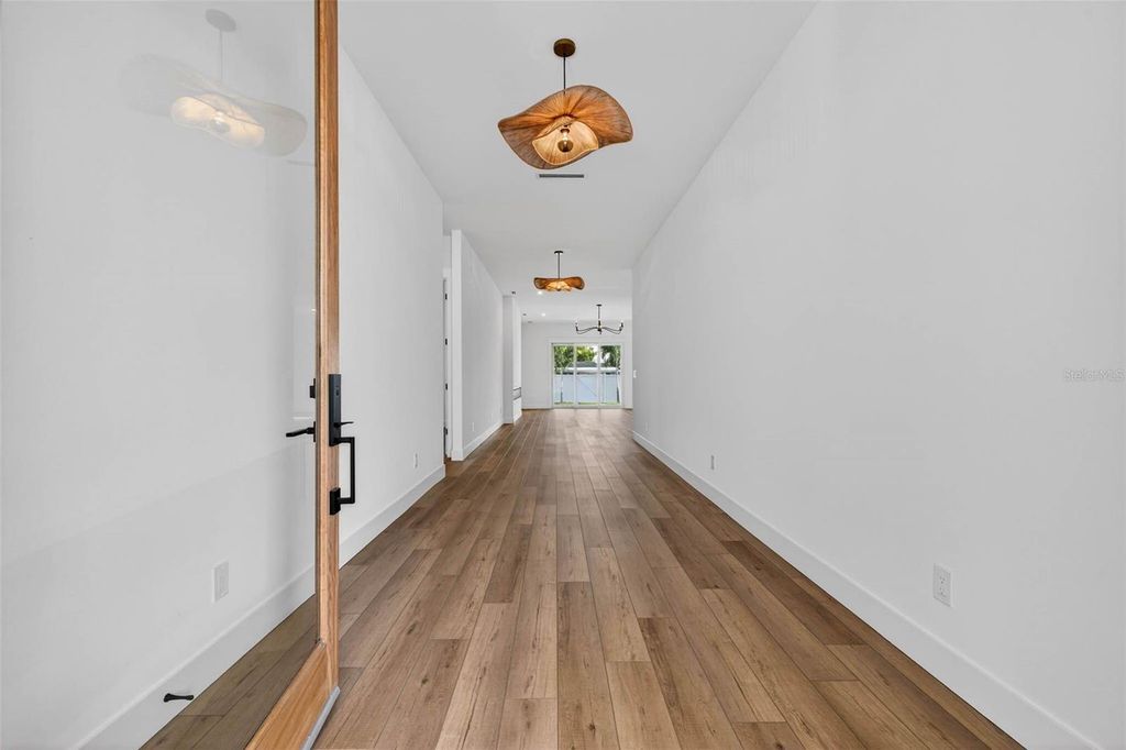 Image 2 of property listing at 4584 17TH AVENUE N, St Petersburg, FL 33713