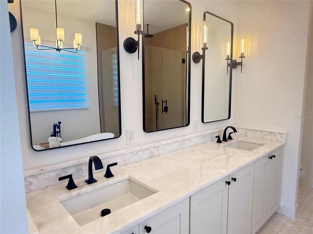 Image 16 of property listing at 4584 17TH AVENUE N, St Petersburg, FL 33713