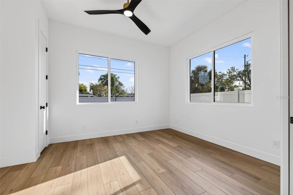 Image 19 of property listing at 4584 17TH AVENUE N, St Petersburg, FL 33713