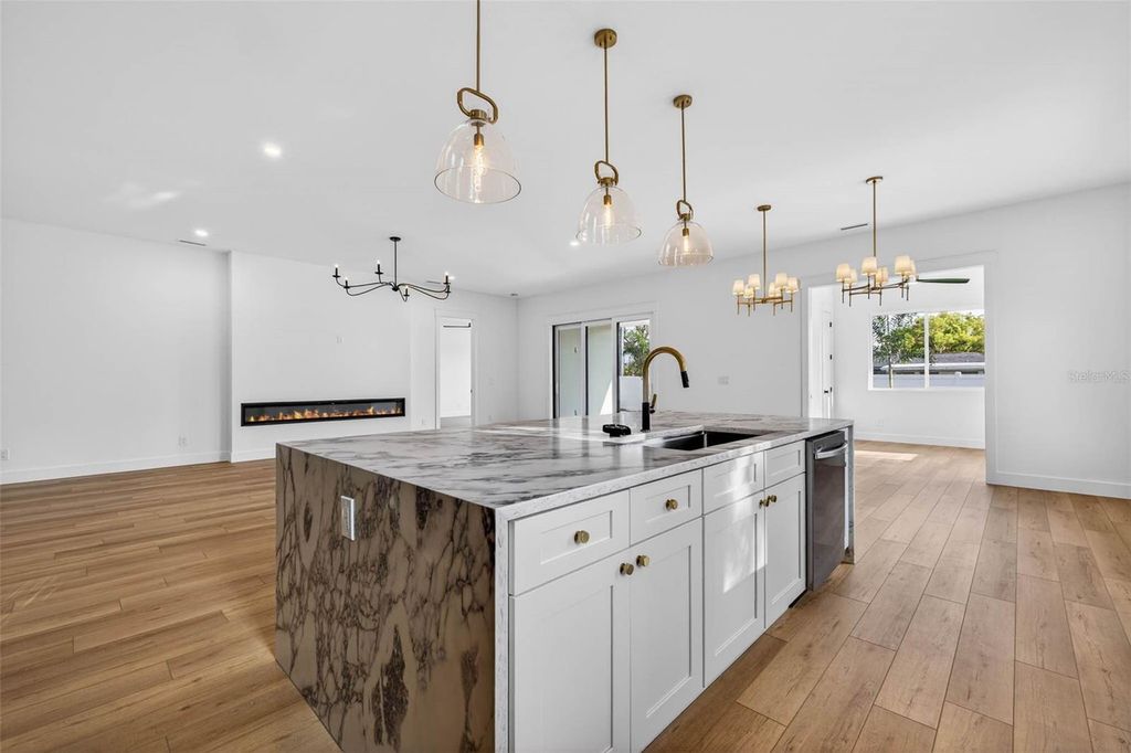 Image 8 of property listing at 4584 17TH AVENUE N, St Petersburg, FL 33713