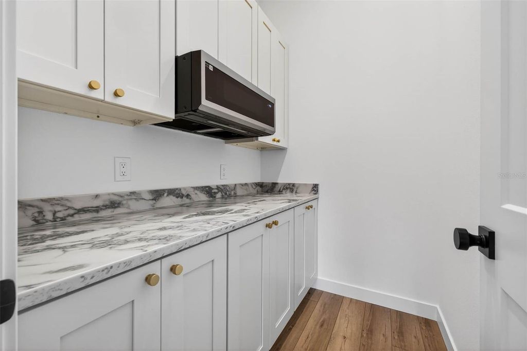 Image 10 of property listing at 4584 17TH AVENUE N, St Petersburg, FL 33713