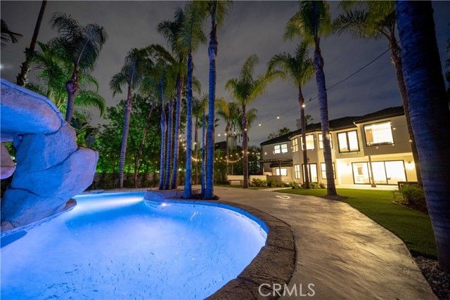 17437 Oak Creek Court, Encino (los Angeles), CA 91316