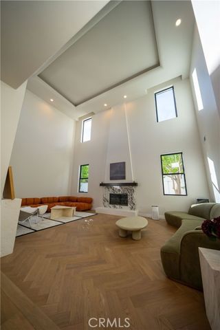 17437 Oak Creek Court, Encino (los Angeles), CA 91316