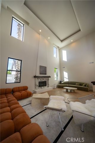 17437 Oak Creek Court, Encino (los Angeles), CA 91316