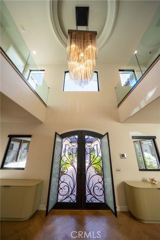 17437 Oak Creek Court, Encino (los Angeles), CA 91316