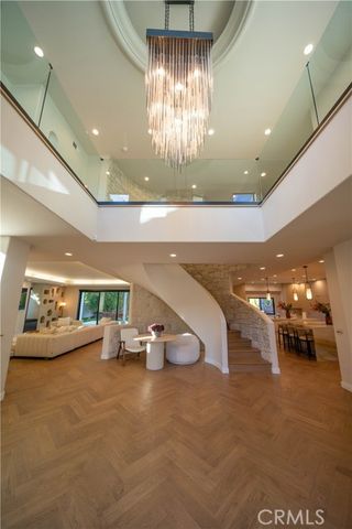 17437 Oak Creek Court, Encino (los Angeles), CA 91316