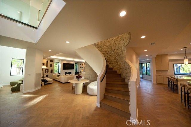 17437 Oak Creek Court, Encino (los Angeles), CA 91316