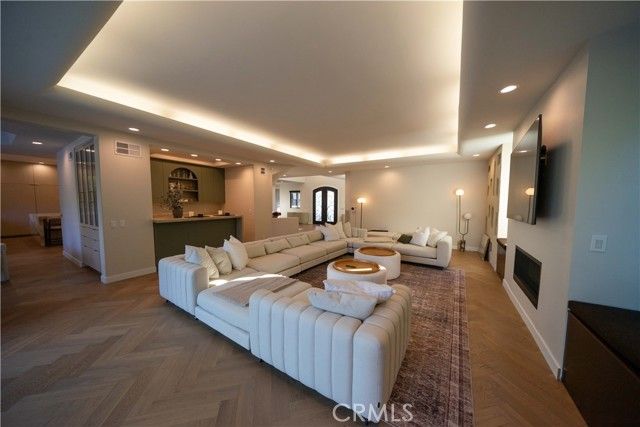 17437 Oak Creek Court, Encino (los Angeles), CA 91316