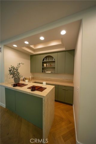 17437 Oak Creek Court, Encino (los Angeles), CA 91316