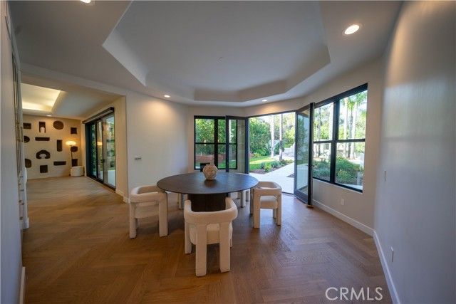 17437 Oak Creek Court, Encino (los Angeles), CA 91316