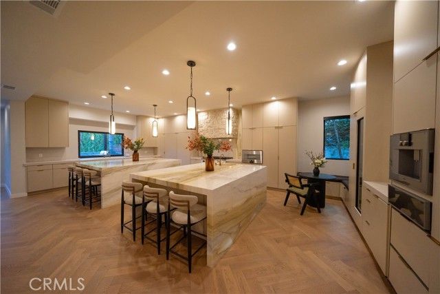 17437 Oak Creek Court, Encino (los Angeles), CA 91316