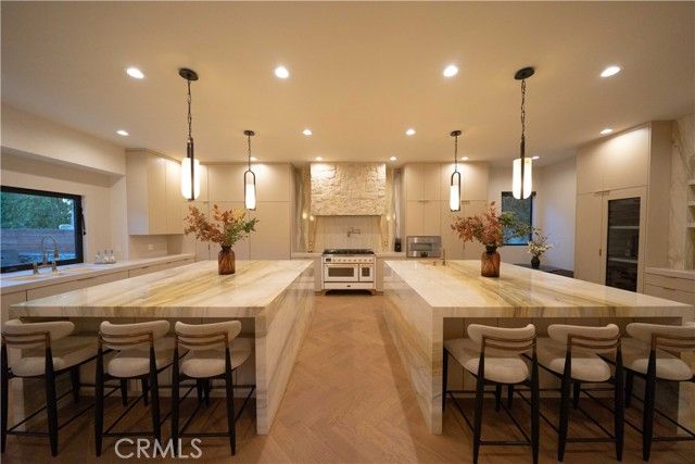 17437 Oak Creek Court, Encino (los Angeles), CA 91316