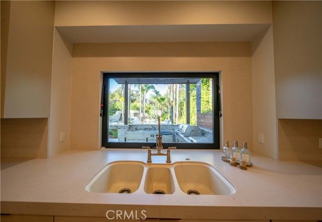 17437 Oak Creek Court, Encino (los Angeles), CA 91316