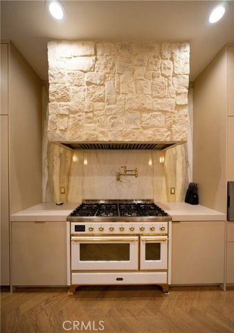 17437 Oak Creek Court, Encino (los Angeles), CA 91316