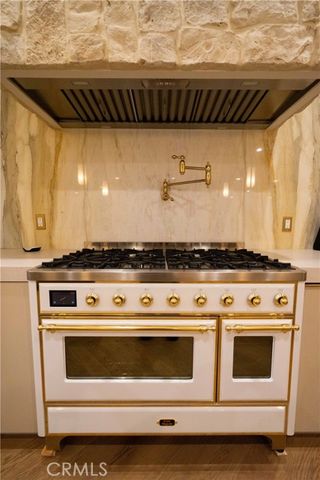 17437 Oak Creek Court, Encino (los Angeles), CA 91316